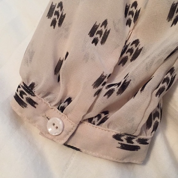 Patterned Blouse - Picture 4 of 4